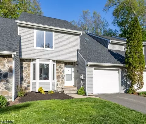 22 Flynn Pl, Wayne, NJ 07470