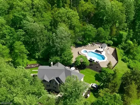 41 Sutton Farm Rd, Flemington, NJ 08822