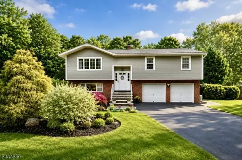 22 Caro Dr, Oak Ridge, NJ 07438