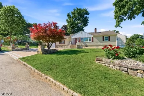 32 Valley View Dr, Mine Hill, NJ 07803