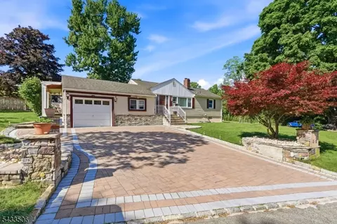 32 Valley View Dr, Mine Hill, NJ 07803