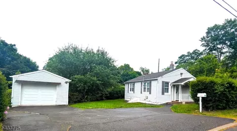 25 Roosevelt Ave, Dover, NJ 07801