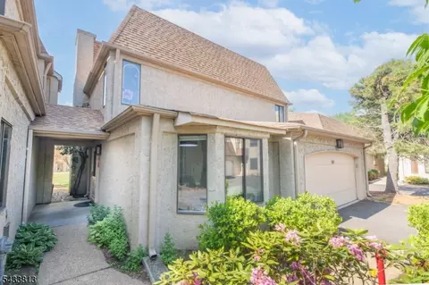 21 Carriage Pl, Edison, NJ 08820