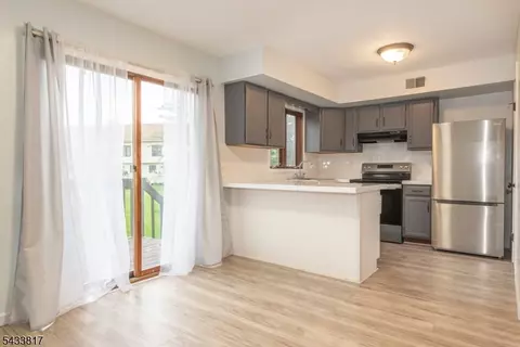 131 Mcpeek Rd, Lafayette, NJ 07848