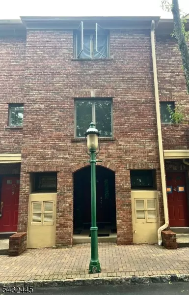 34 Mews Ln, South Orange Village, NJ 07079
