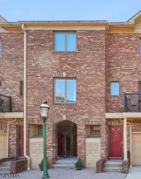 34 Mews Ln, South Orange Village, NJ 07079
