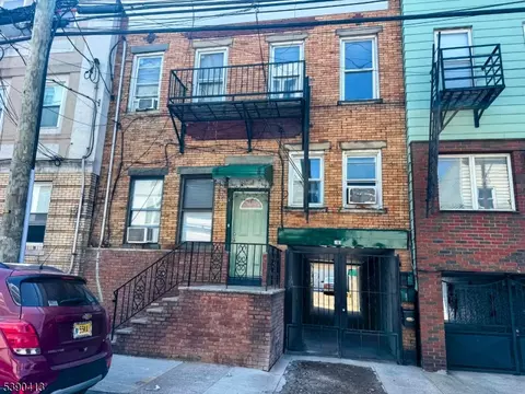 203 Oliver St, Newark, NJ 07105