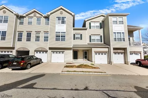 65 Hancock Dr, Morristown, NJ 07960