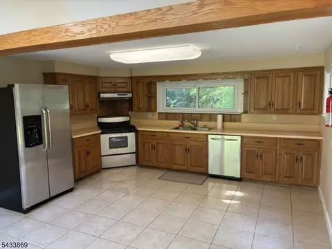 19 Crescent Rd, Wayne, NJ 07470