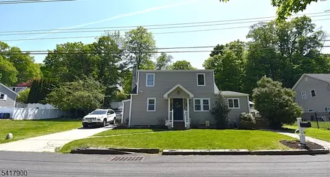 33 Alabama Ave, Lake Hopatcong, NJ 07849