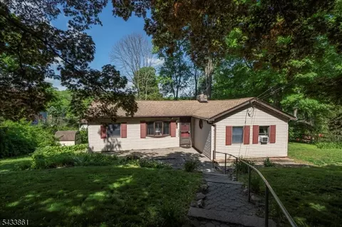 58 Tamarack Trl, Stockholm, NJ 07460