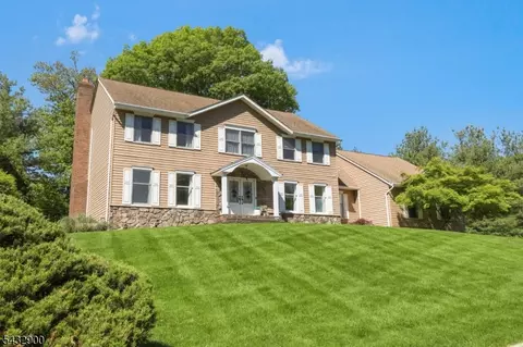 6 Kristen Ct, Wayne, NJ 07470