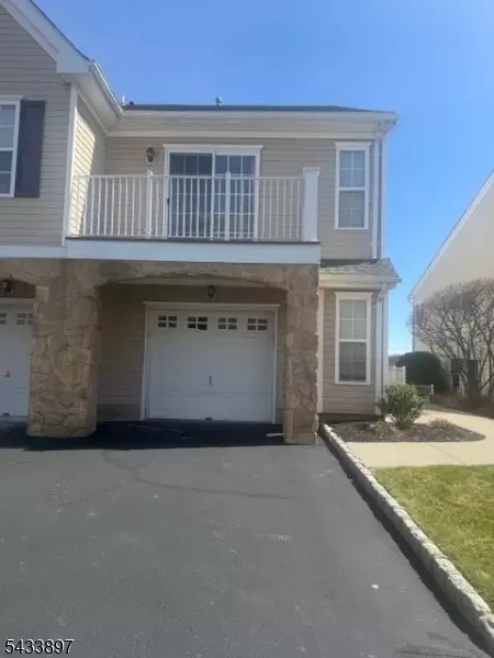 132 Mountainside Dr #132, Pompton Lakes, NJ 07442