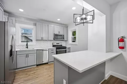 18 Hilton Ave, Maplewood, NJ 07040