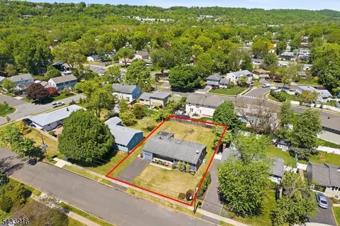 154 Mulberry Ln, Middlesex, NJ 08846
