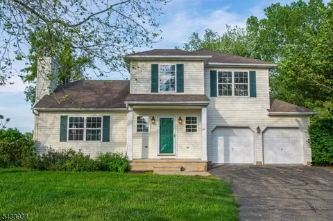 30 Colby Ct, Belvidere, NJ 07823