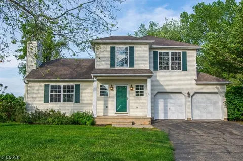30 Colby Ct, Belvidere, NJ 07823