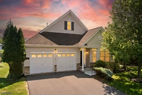 35 Hardenbergh St, Somerset, NJ 08873