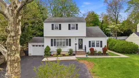 7 Spier Dr, Livingston, NJ 07039