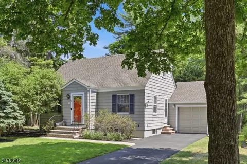 156 N Hillside Ave, Chatham, NJ 07928