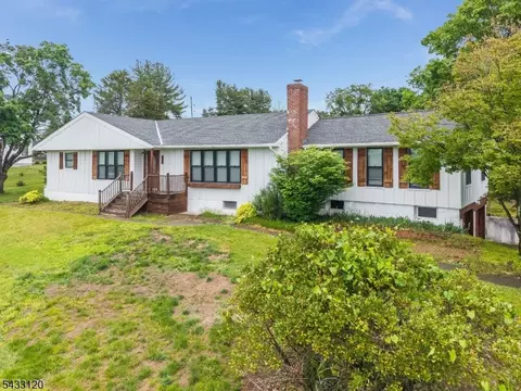 13 Maple Ave, Frenchtown, NJ 08825