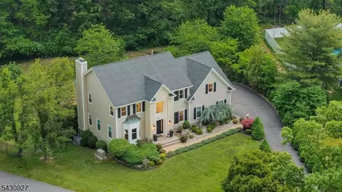 50 Scheurman Ter, Warren, NJ 07059