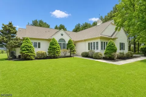 76 Old York Rd, Ringoes, NJ 08551