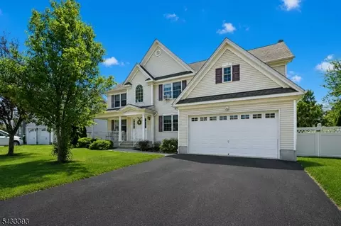33 Stanton St, Clark, NJ 07066