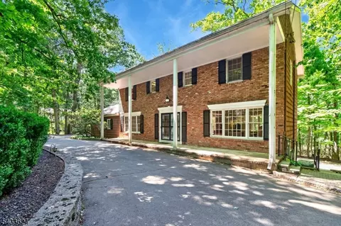 53 Joan Dr, Watchung, NJ 07069