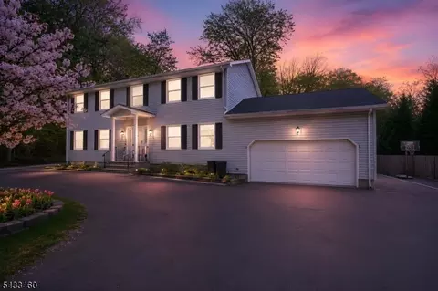 110 Edgewood Ave, Green Brook, NJ 08812
