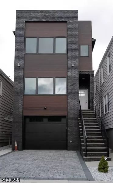 109 N 2nd St, Harrison, NJ 07029