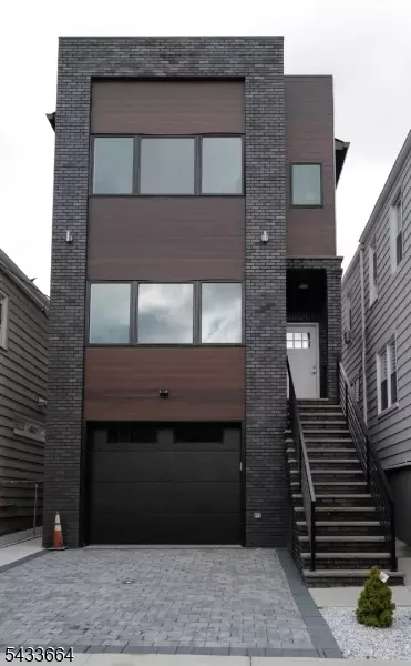 109 N 2nd St, Harrison, NJ 07029