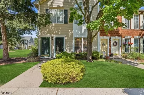 62 Gregory Ln #62, Franklin Park, NJ 08823