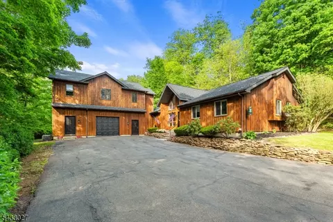 625 Maxim Dr, Andover, NJ 07821