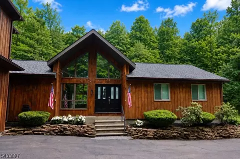 625 Maxim Dr, Andover, NJ 07821