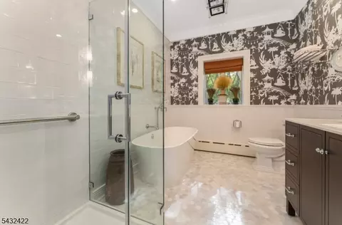 Bath - 11 New St, Mendham, NJ 07945 photo 3 of 5