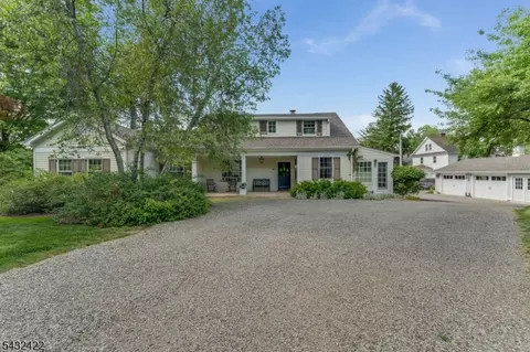Exterior - 11 New St, Mendham, NJ 07945 photo 2 of 10