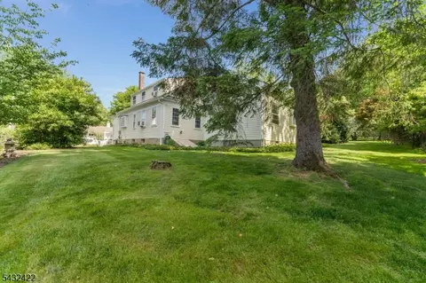 Exterior - 11 New St, Mendham, NJ 07945 photo 5 of 10