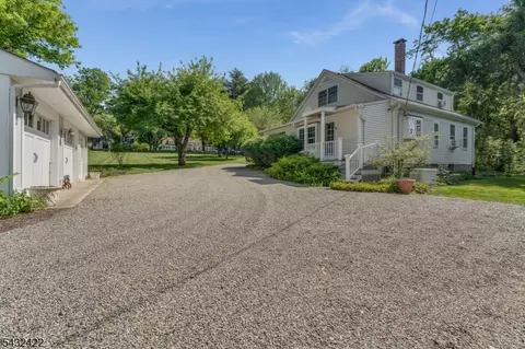 Exterior - 11 New St, Mendham, NJ 07945 photo 7 of 10