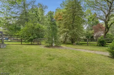 Exterior - 11 New St, Mendham, NJ 07945 photo 4 of 10