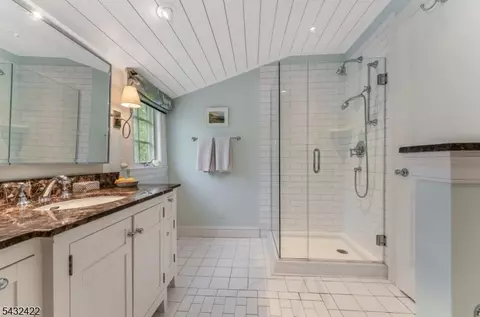 Bath - 11 New St, Mendham, NJ 07945 photo 4 of 5
