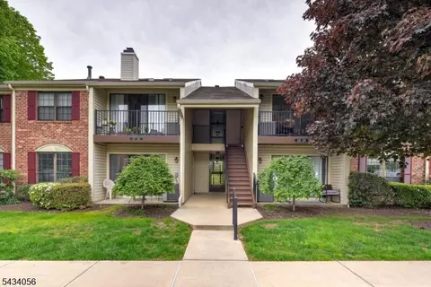 121 Woodward Ln, Basking Ridge, NJ 07920