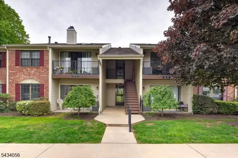 121 Woodward Ln, Basking Ridge, NJ 07920