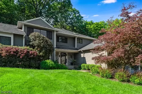 22 Hunters Cir, Lebanon, NJ 08833