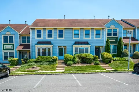 5 Heritage Sq, Sayreville, NJ 08872
