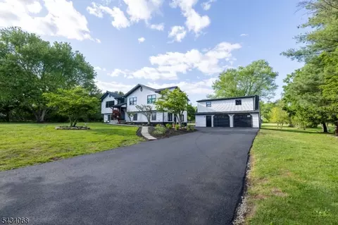 121 Fairview Dr, Branchburg, NJ 08853