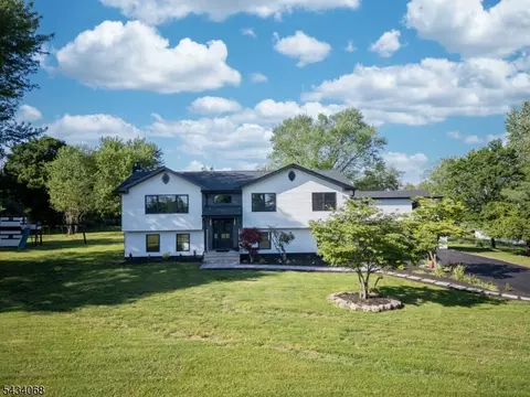 121 Fairview Dr, Branchburg, NJ 08853