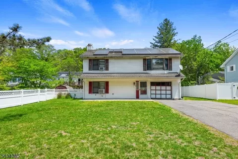 11 Tobyhanna Trl, Hopatcong, NJ 07843