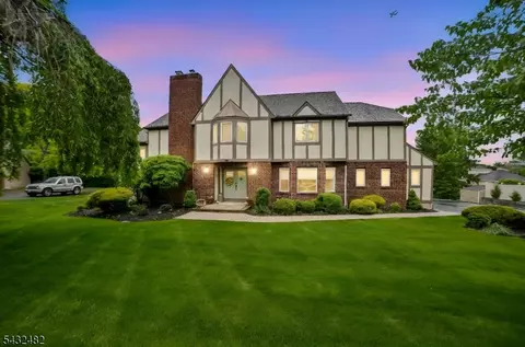 38 Howell Dr, Verona, NJ 07044