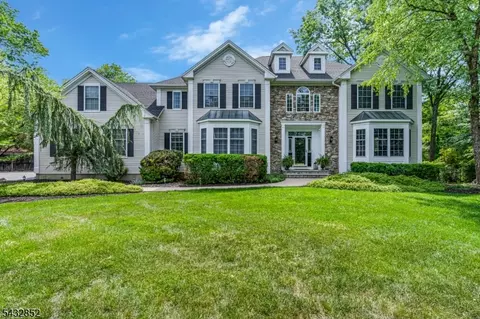 8 Yohn Dr, Bridgewater, NJ 08807